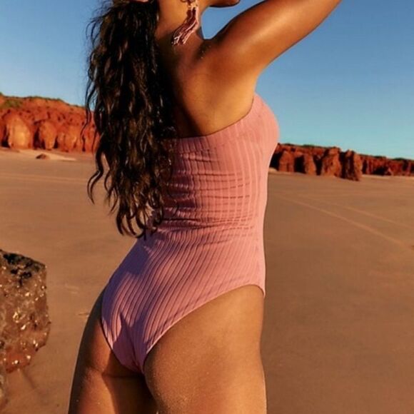NWT Mikoh Kipu Ribbed Strapless One Piece XS in Fig - Picture 3 of 9